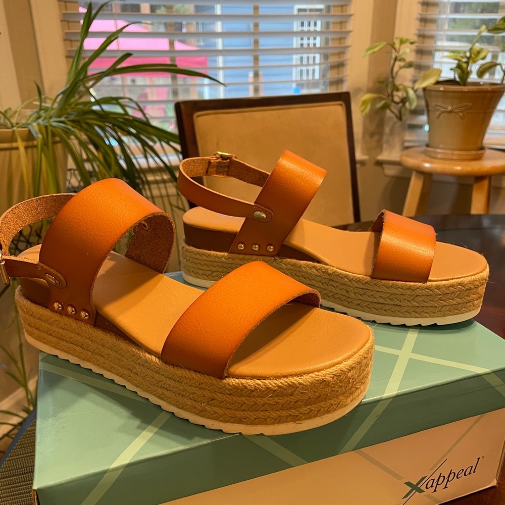 Platform sandals